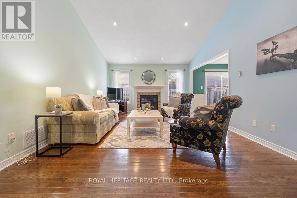 19 Thrushwood Trail, Kawartha Lakes (Lindsay), Ontario  K9V 0B1 - Photo 5 - X12451577