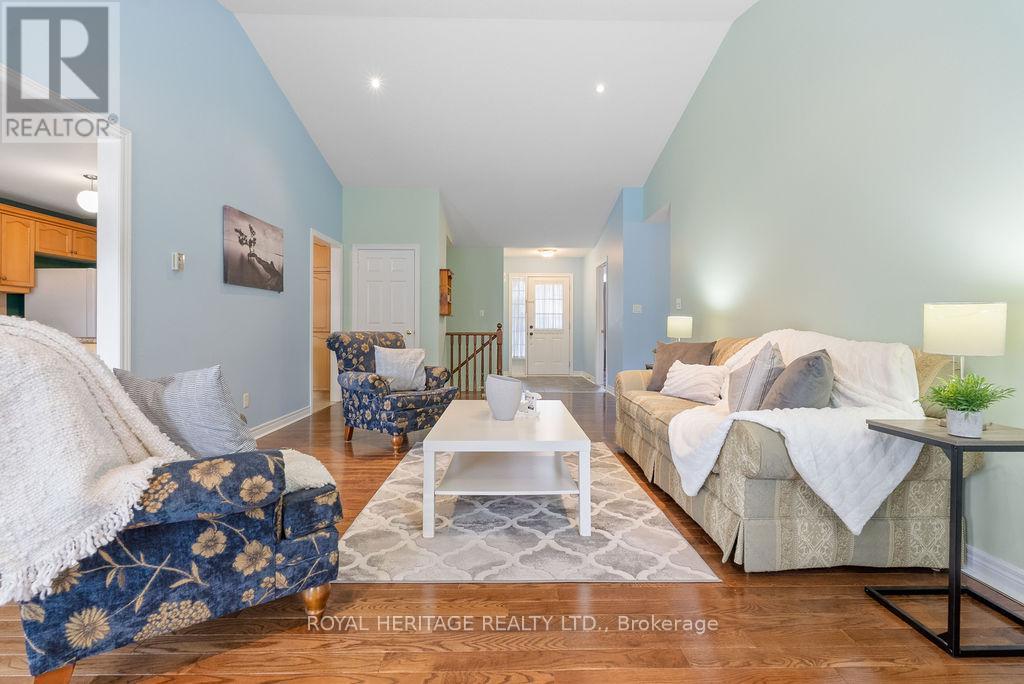19 Thrushwood Trail, Kawartha Lakes (Lindsay), Ontario  K9V 0B1 - Photo 8 - X12451577