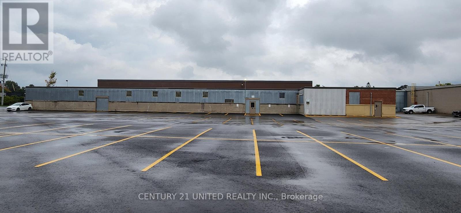 4 - 739 Monaghan Road, Peterborough (Otonabee Ward 1), Ontario  K9J 5J9 - Photo 1 - X12452003