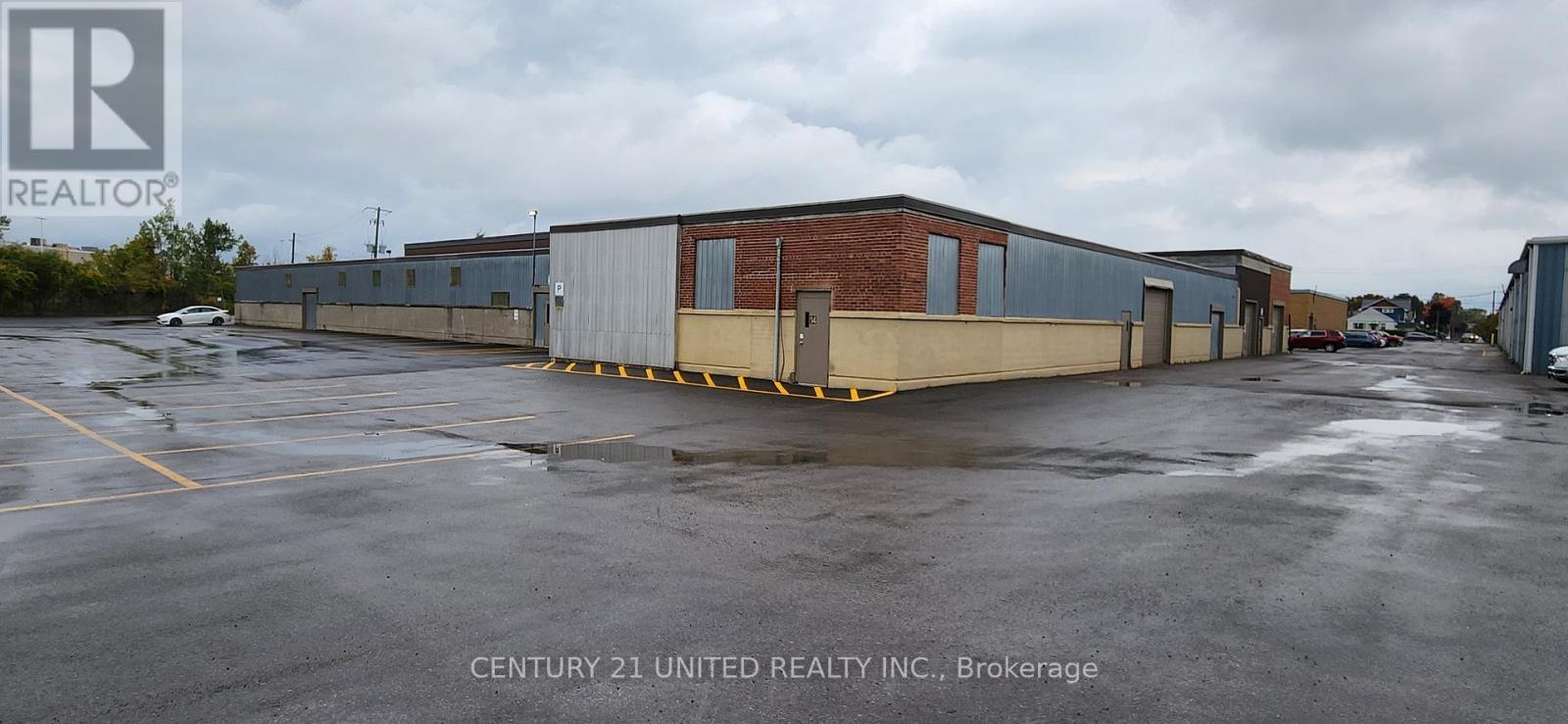 4 - 739 Monaghan Road, Peterborough (Otonabee Ward 1), Ontario  K9J 5J9 - Photo 2 - X12452003