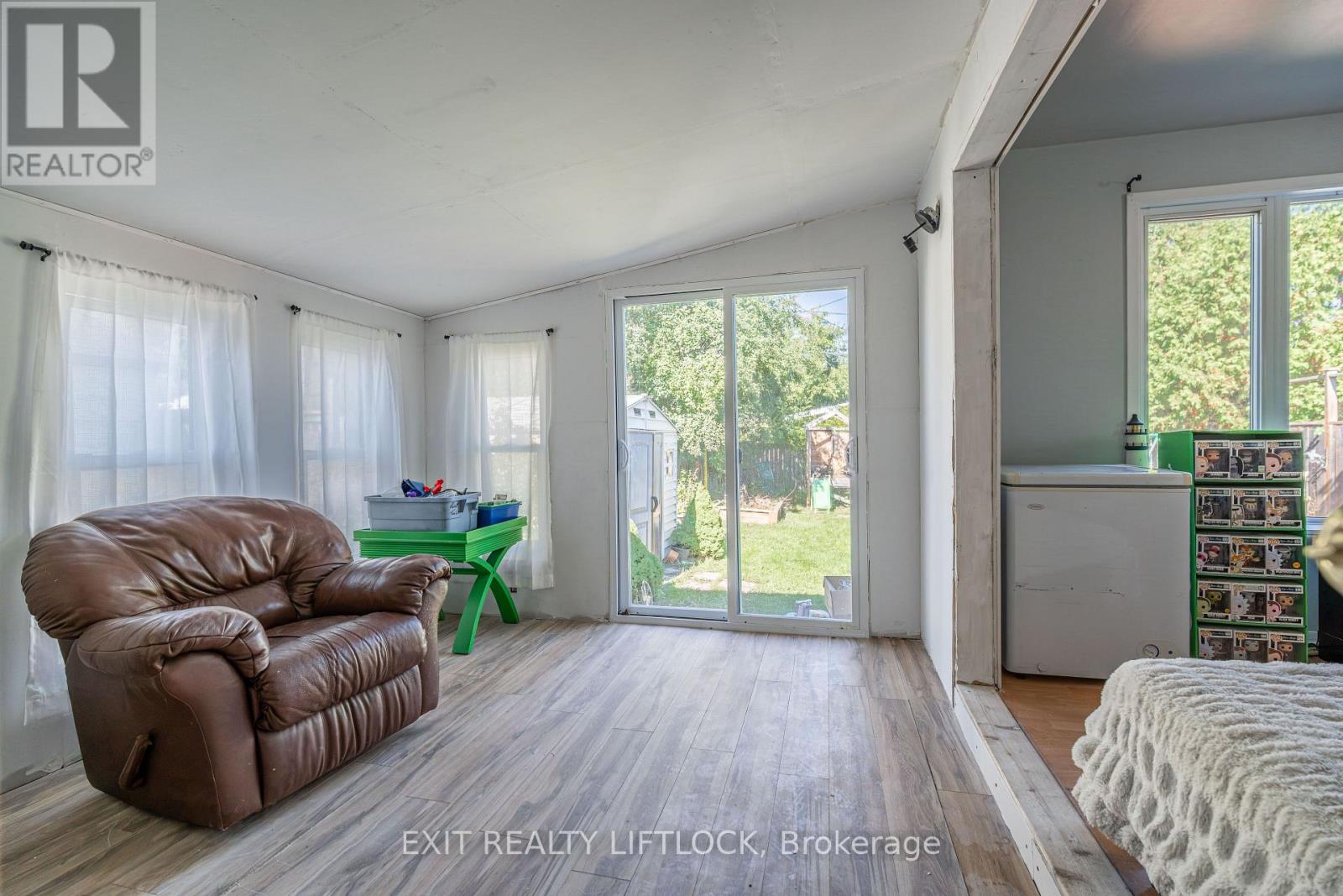 720 New Romaine Street, Peterborough (Otonabee Ward 1), Ontario  K9J 2E8 - Photo 17 - X12452092