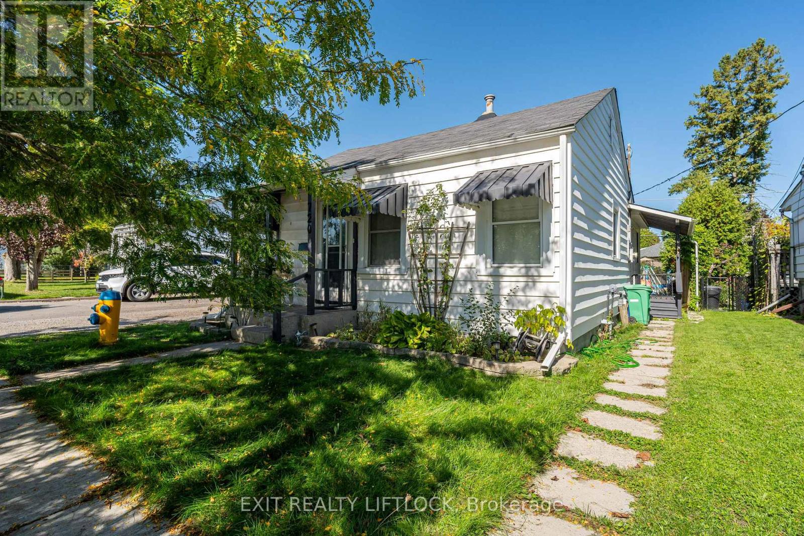 720 New Romaine Street, Peterborough (Otonabee Ward 1), Ontario  K9J 2E8 - Photo 2 - X12452092