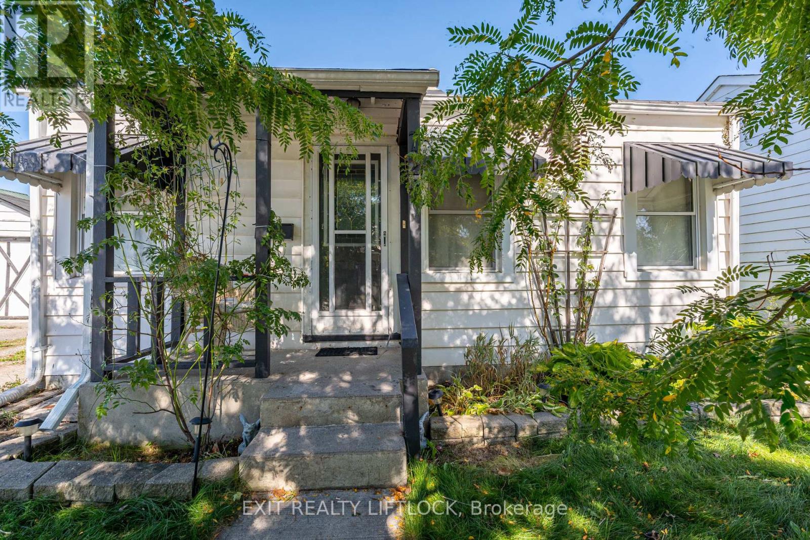 720 New Romaine Street, Peterborough (Otonabee Ward 1), Ontario  K9J 2E8 - Photo 3 - X12452092