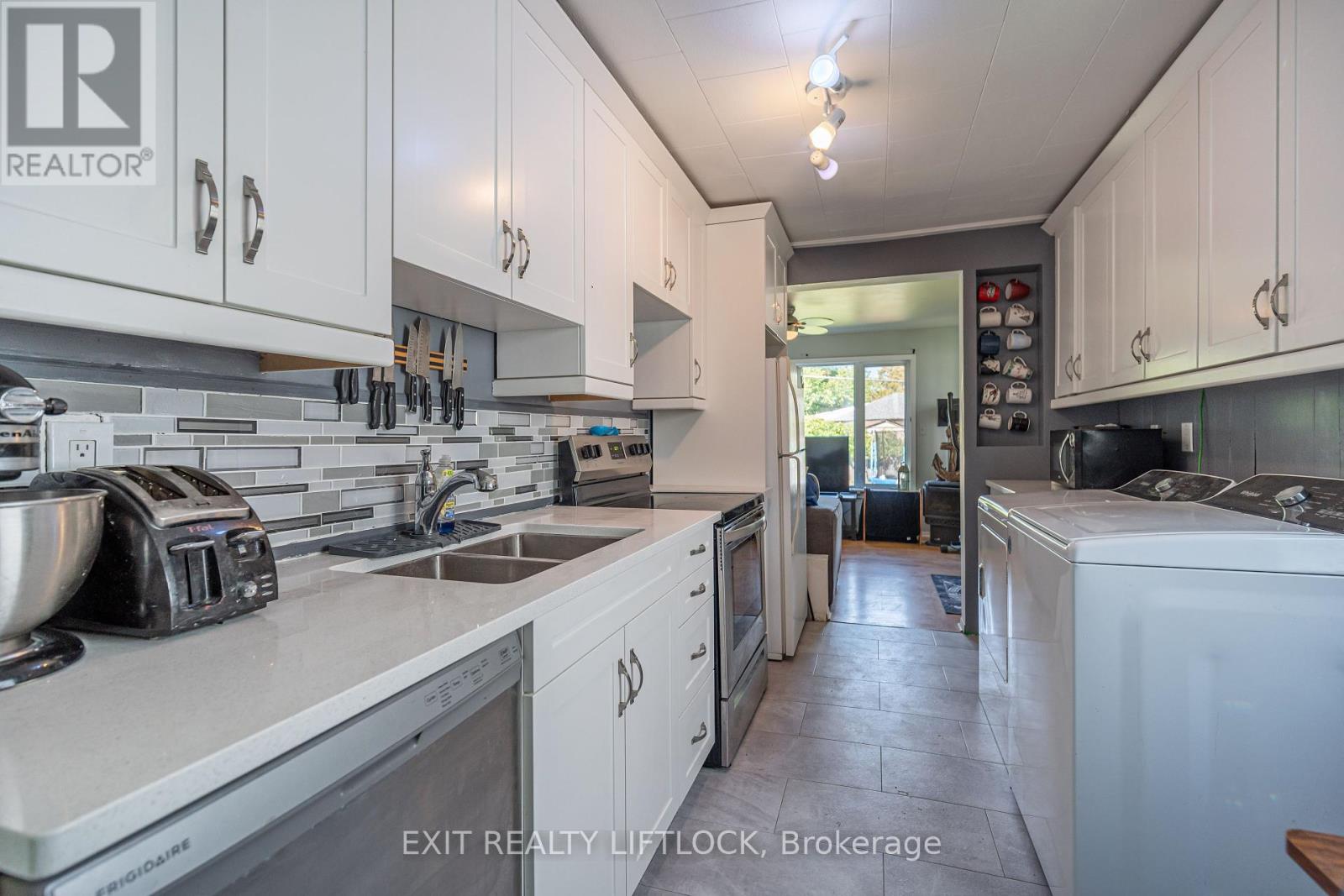 720 New Romaine Street, Peterborough (Otonabee Ward 1), Ontario  K9J 2E8 - Photo 8 - X12452092