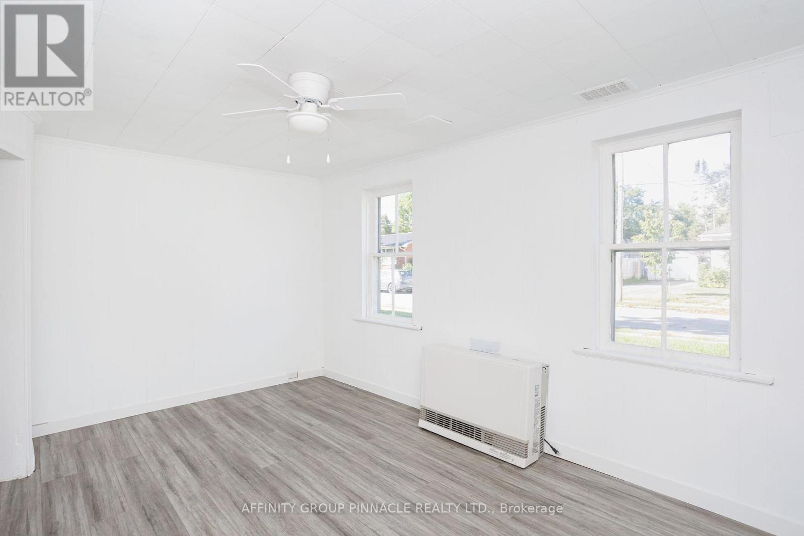 6 Duke Street, Kawartha Lakes (Lindsay), Ontario  K9V 2K4 - Photo 11 - X12452788