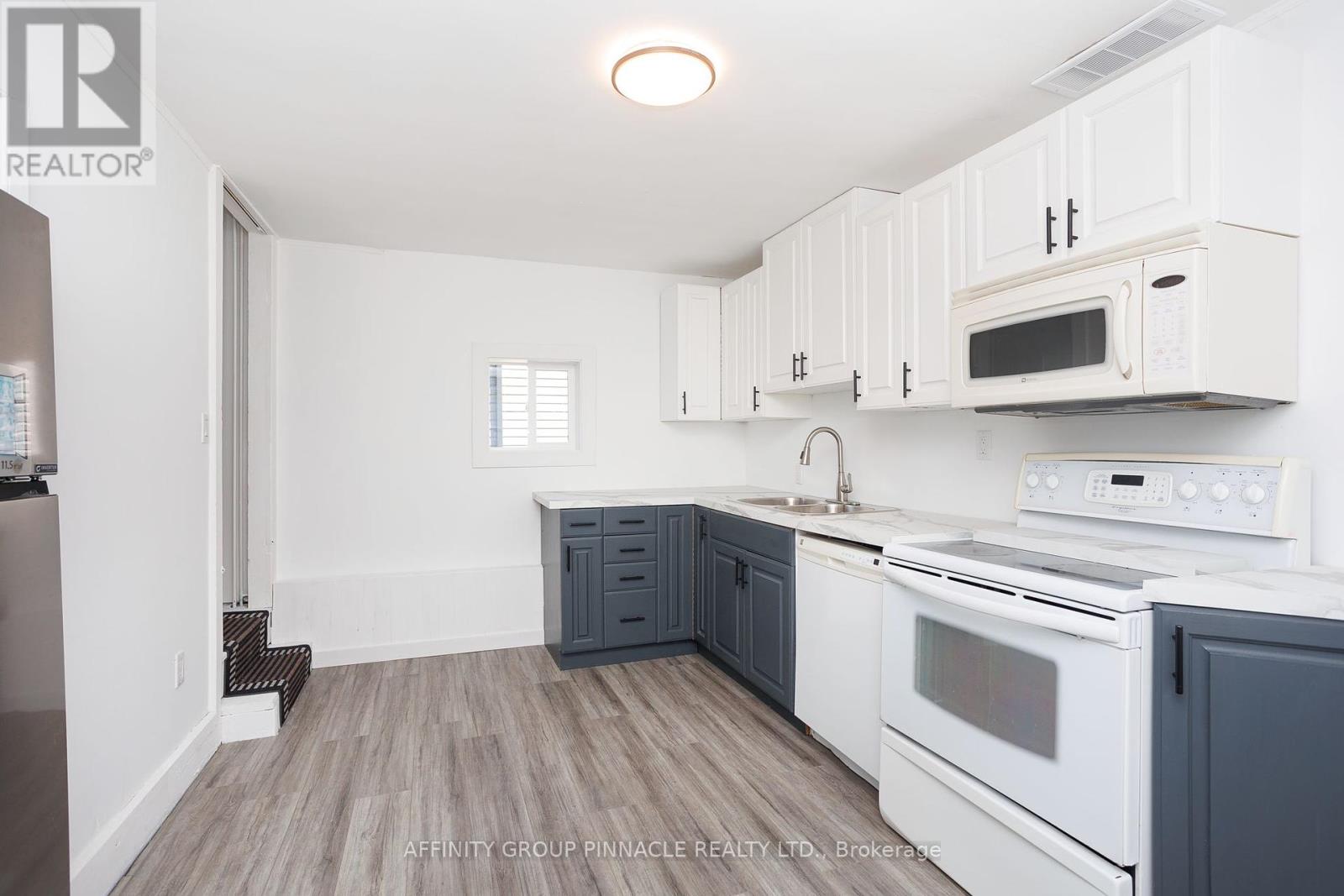 6 Duke Street, Kawartha Lakes (Lindsay), Ontario  K9V 2K4 - Photo 13 - X12452788