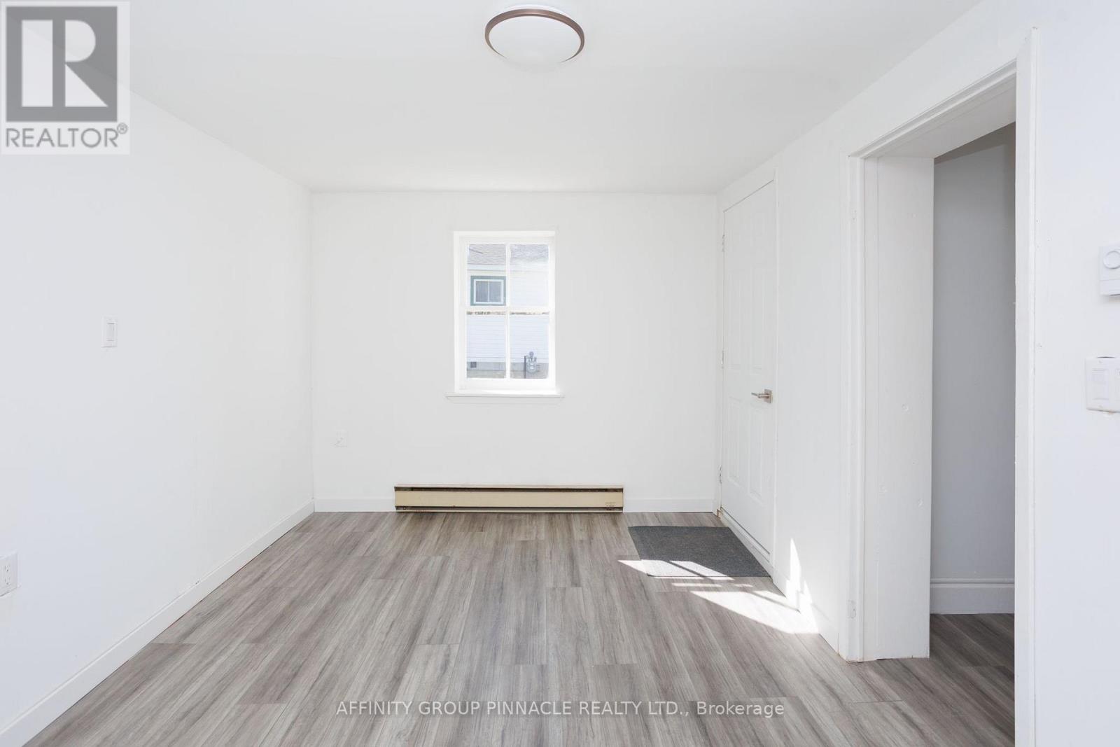 6 Duke Street, Kawartha Lakes (Lindsay), Ontario  K9V 2K4 - Photo 17 - X12452788