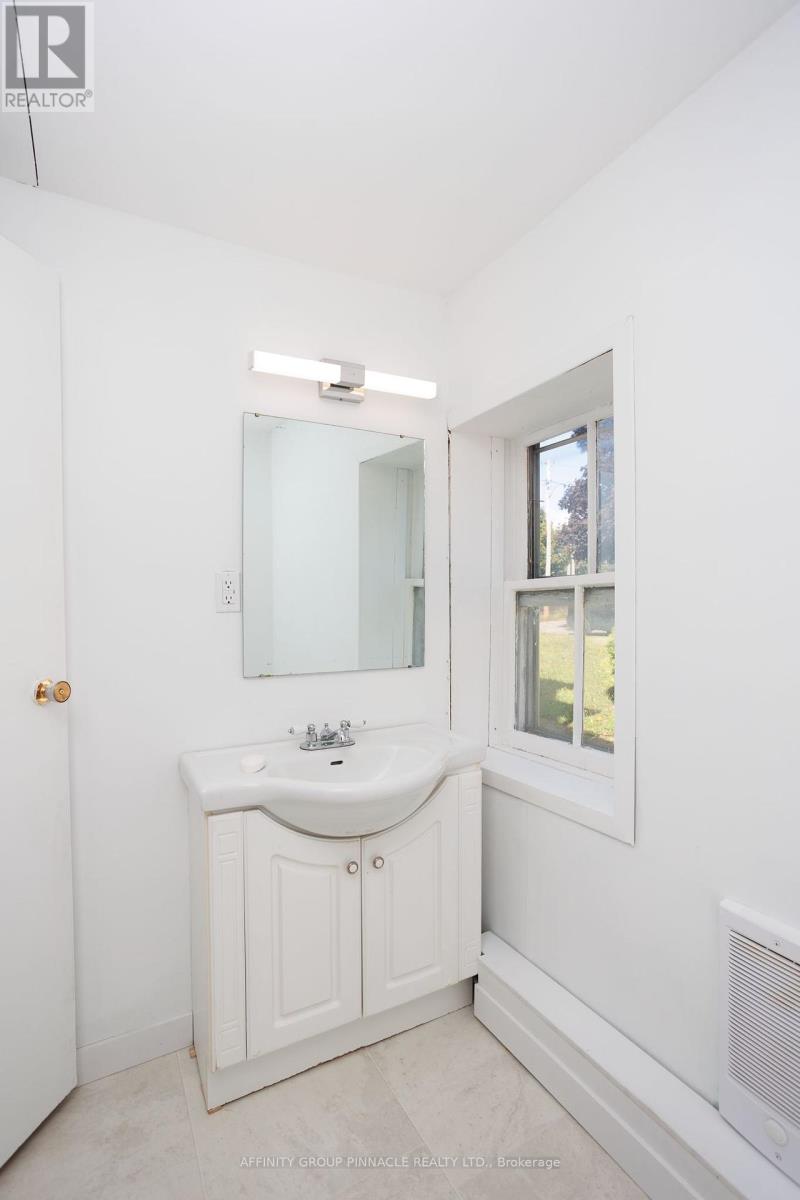 6 Duke Street, Kawartha Lakes (Lindsay), Ontario  K9V 2K4 - Photo 21 - X12452788