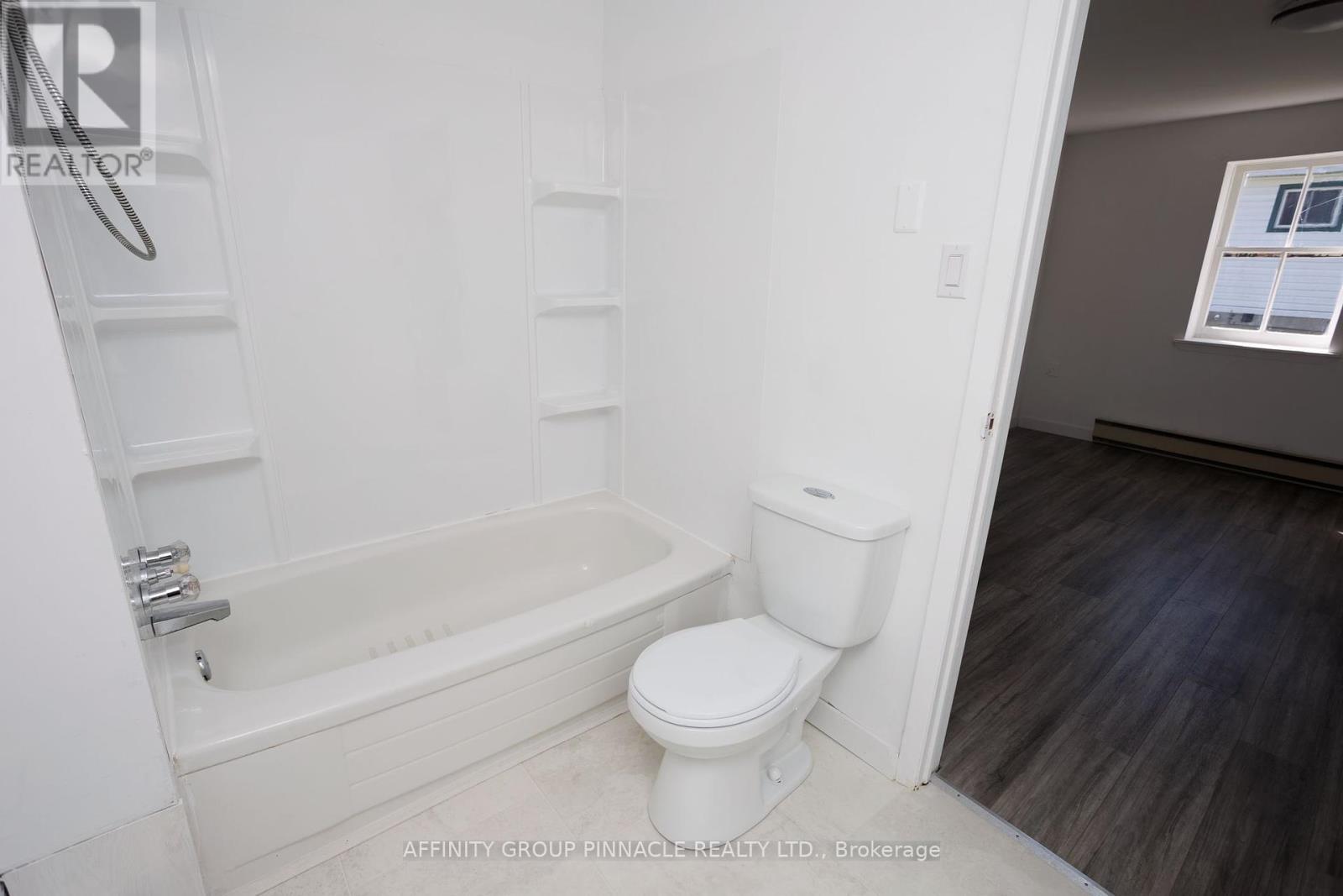 6 Duke Street, Kawartha Lakes (Lindsay), Ontario  K9V 2K4 - Photo 22 - X12452788