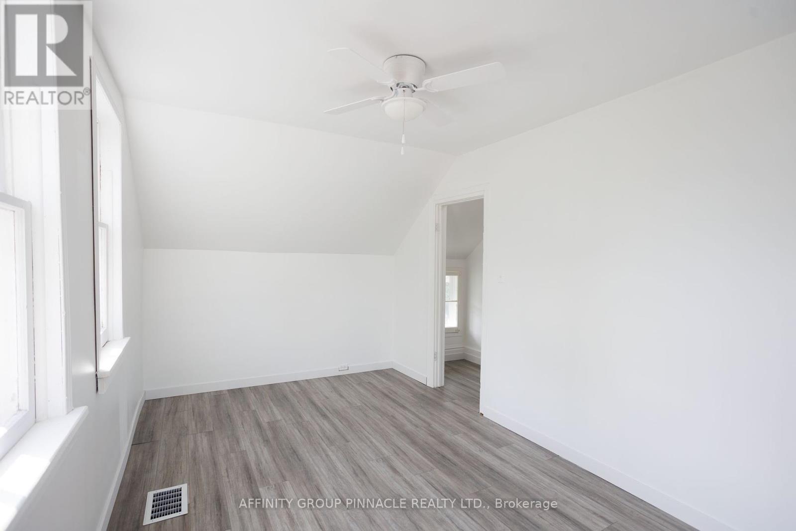 6 Duke Street, Kawartha Lakes (Lindsay), Ontario  K9V 2K4 - Photo 38 - X12452788