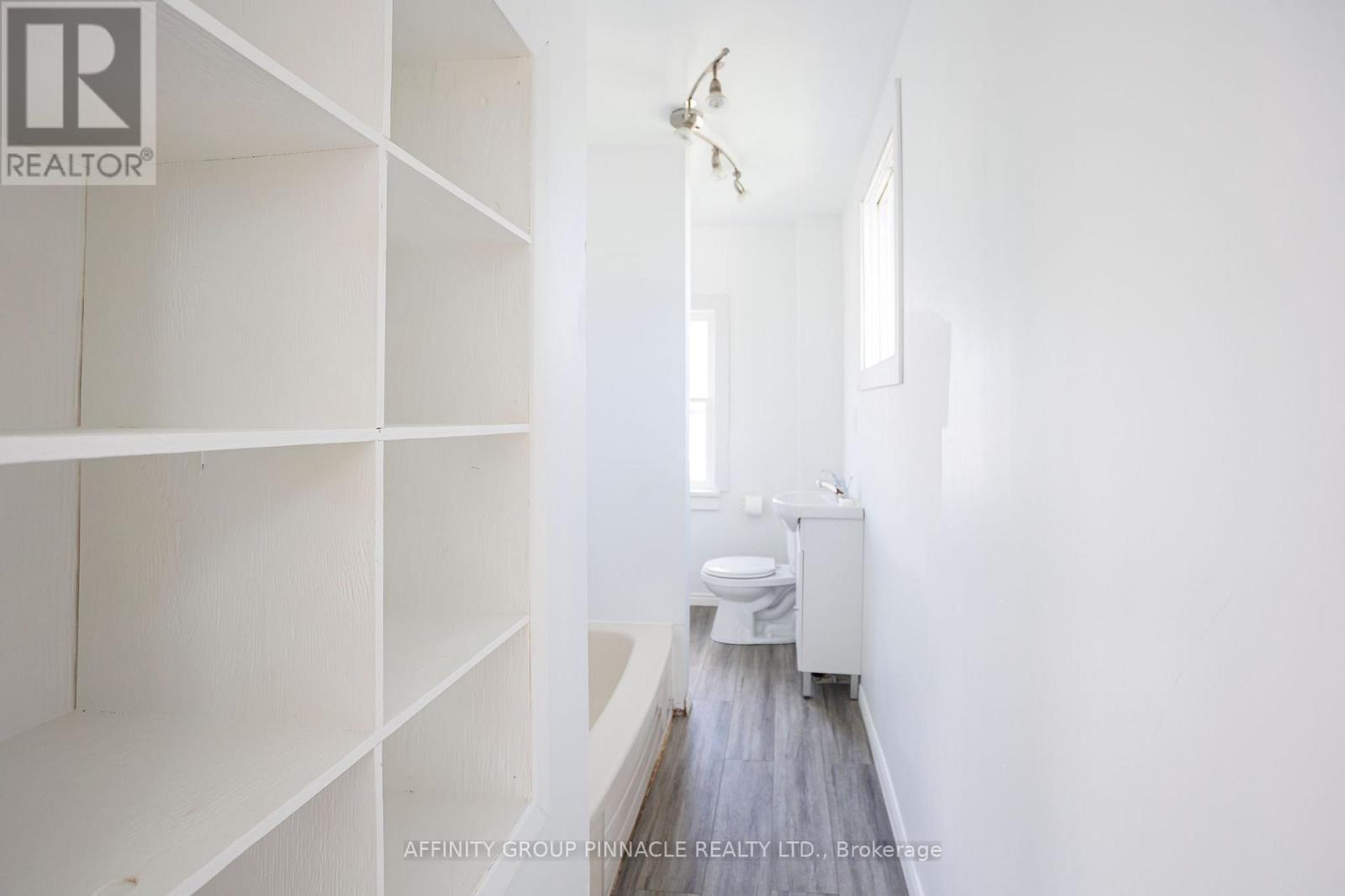 6 Duke Street, Kawartha Lakes (Lindsay), Ontario  K9V 2K4 - Photo 39 - X12452788