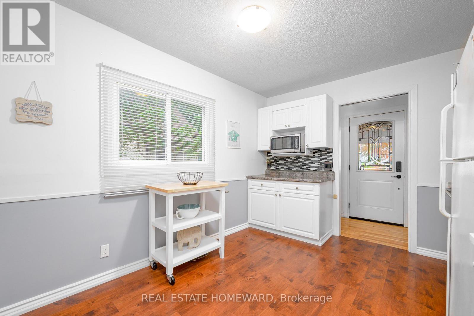 521 O'connell Road, Peterborough (Otonabee Ward 1), Ontario  K9J 4E2 - Photo 7 - X12453415