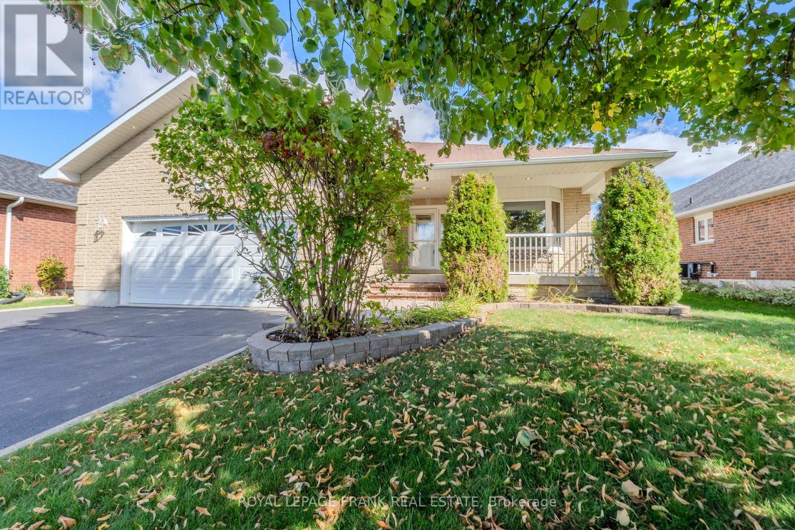 15 Selena Street, Kawartha Lakes (Lindsay), Ontario  K9V 0B5 - Photo 1 - X12453435