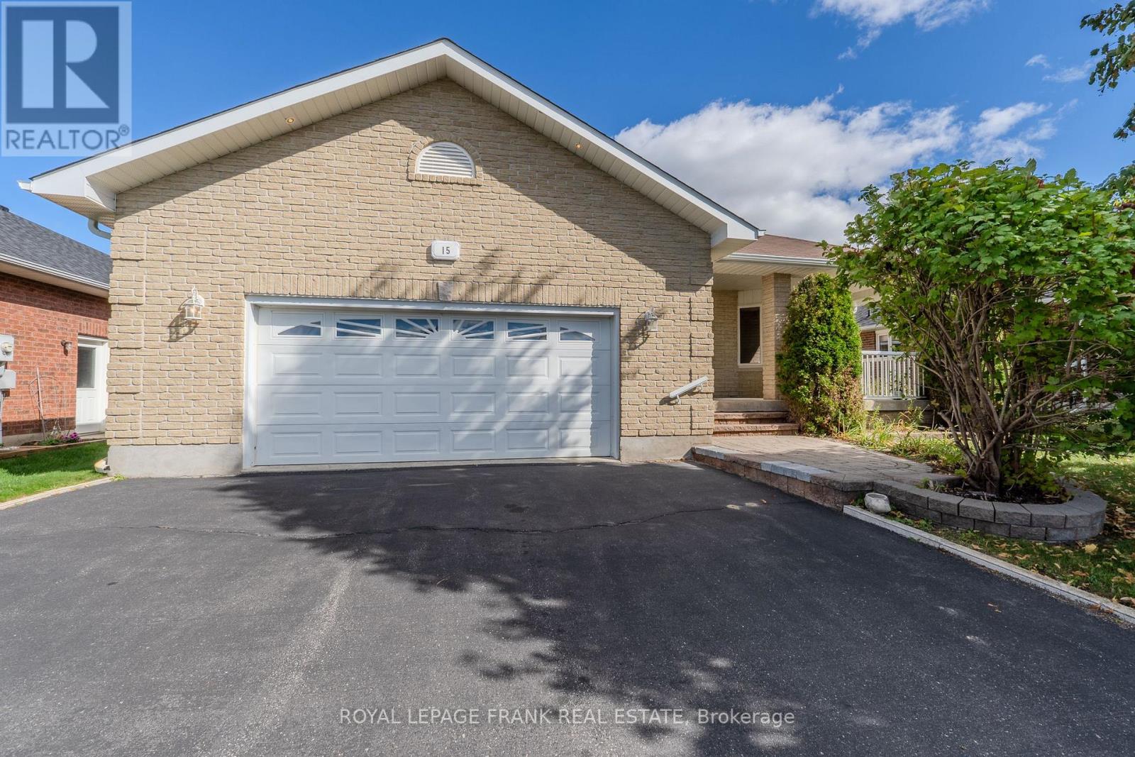15 Selena Street, Kawartha Lakes (Lindsay), Ontario  K9V 0B5 - Photo 2 - X12453435