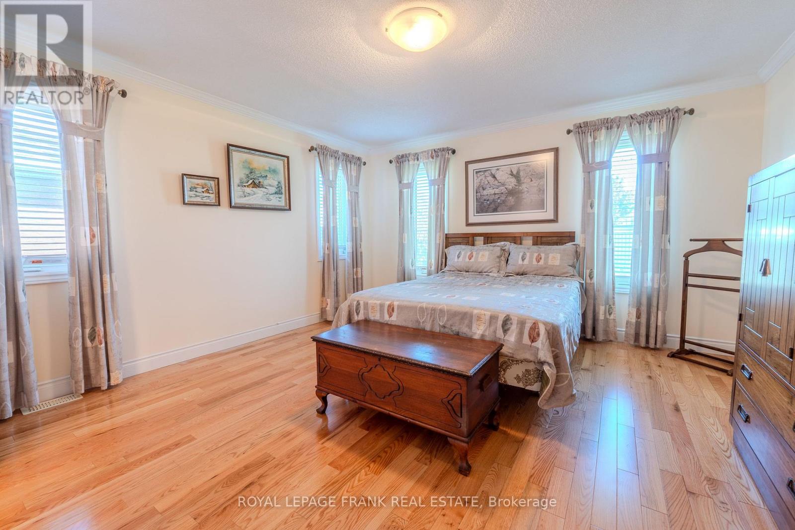 15 Selena Street, Kawartha Lakes (Lindsay), Ontario  K9V 0B5 - Photo 24 - X12453435
