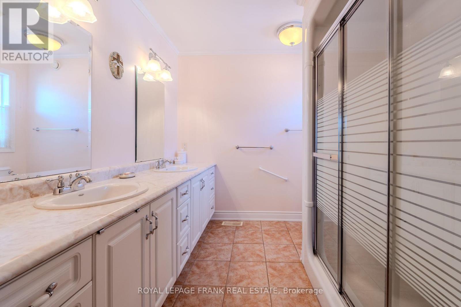 15 Selena Street, Kawartha Lakes (Lindsay), Ontario  K9V 0B5 - Photo 28 - X12453435