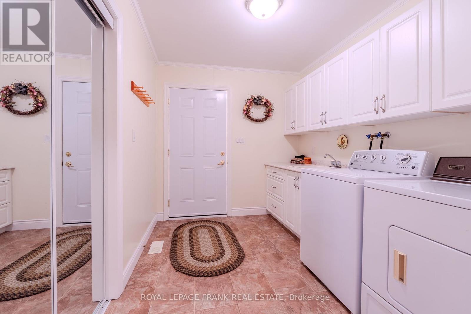 15 Selena Street, Kawartha Lakes (Lindsay), Ontario  K9V 0B5 - Photo 31 - X12453435
