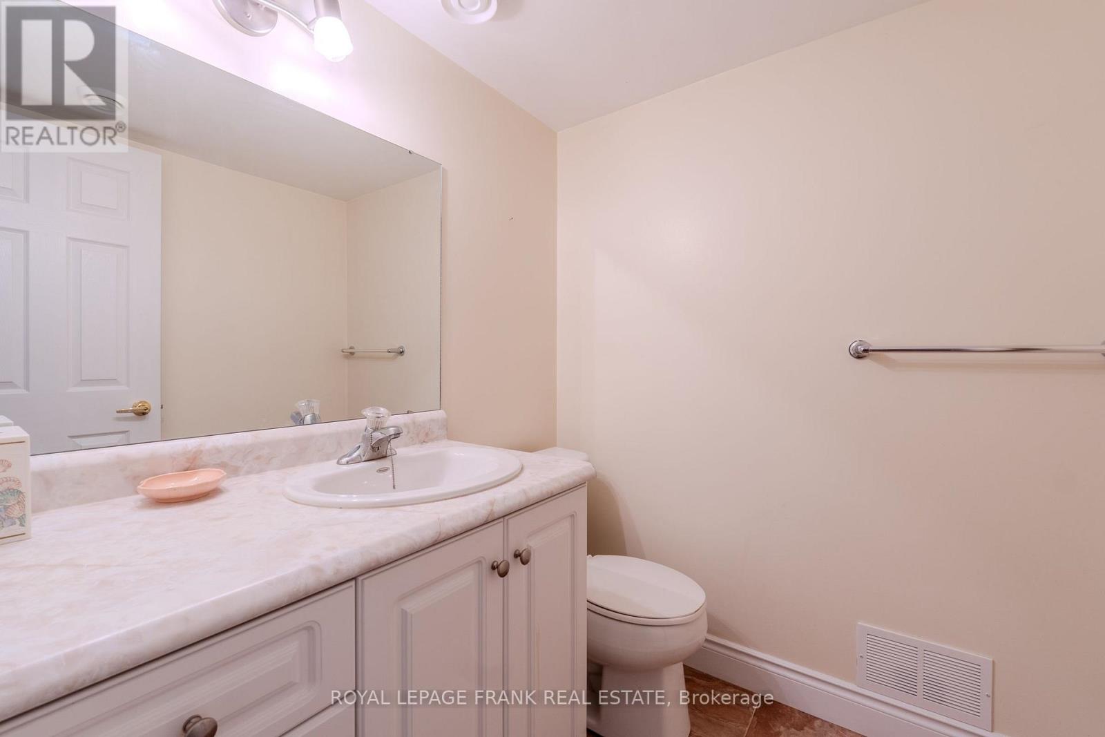 15 Selena Street, Kawartha Lakes (Lindsay), Ontario  K9V 0B5 - Photo 35 - X12453435
