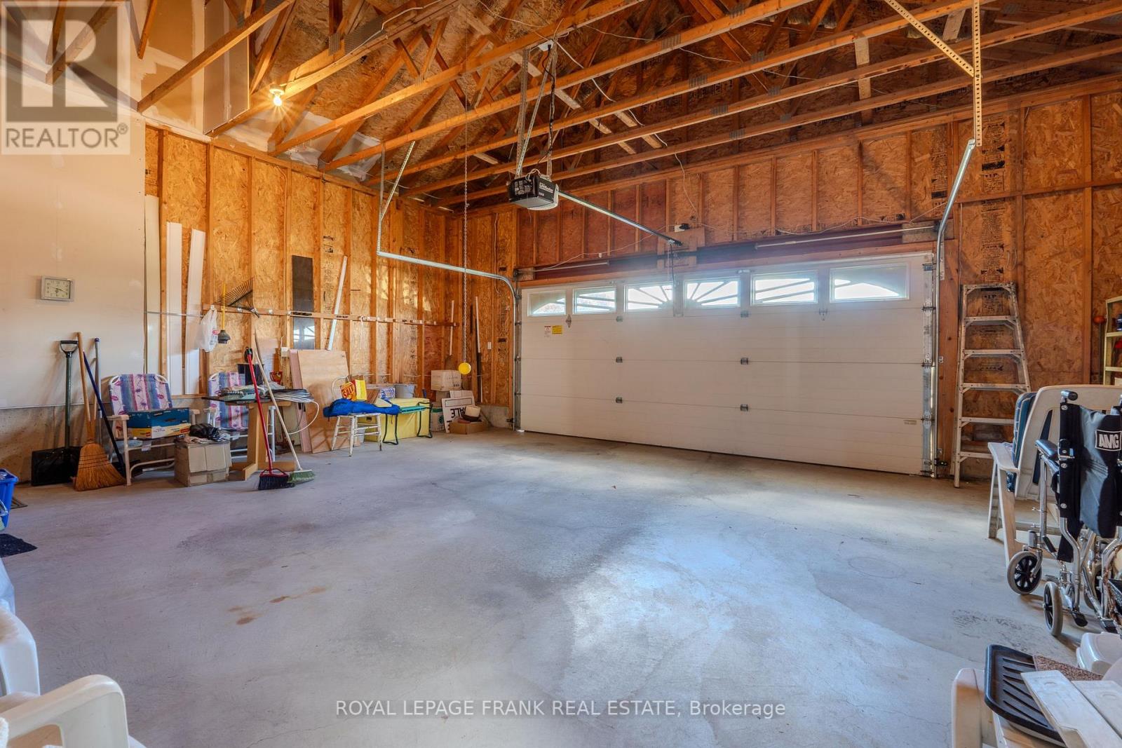 15 Selena Street, Kawartha Lakes (Lindsay), Ontario  K9V 0B5 - Photo 39 - X12453435