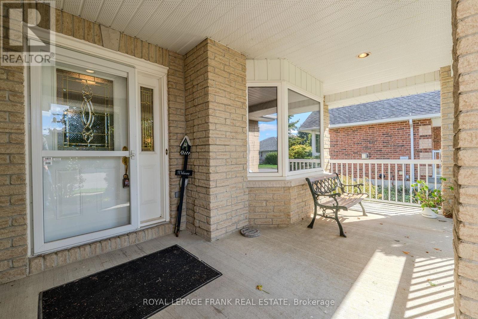 15 Selena Street, Kawartha Lakes (Lindsay), Ontario  K9V 0B5 - Photo 5 - X12453435