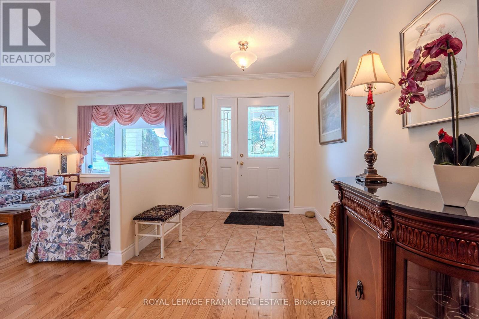 15 Selena Street, Kawartha Lakes (Lindsay), Ontario  K9V 0B5 - Photo 8 - X12453435
