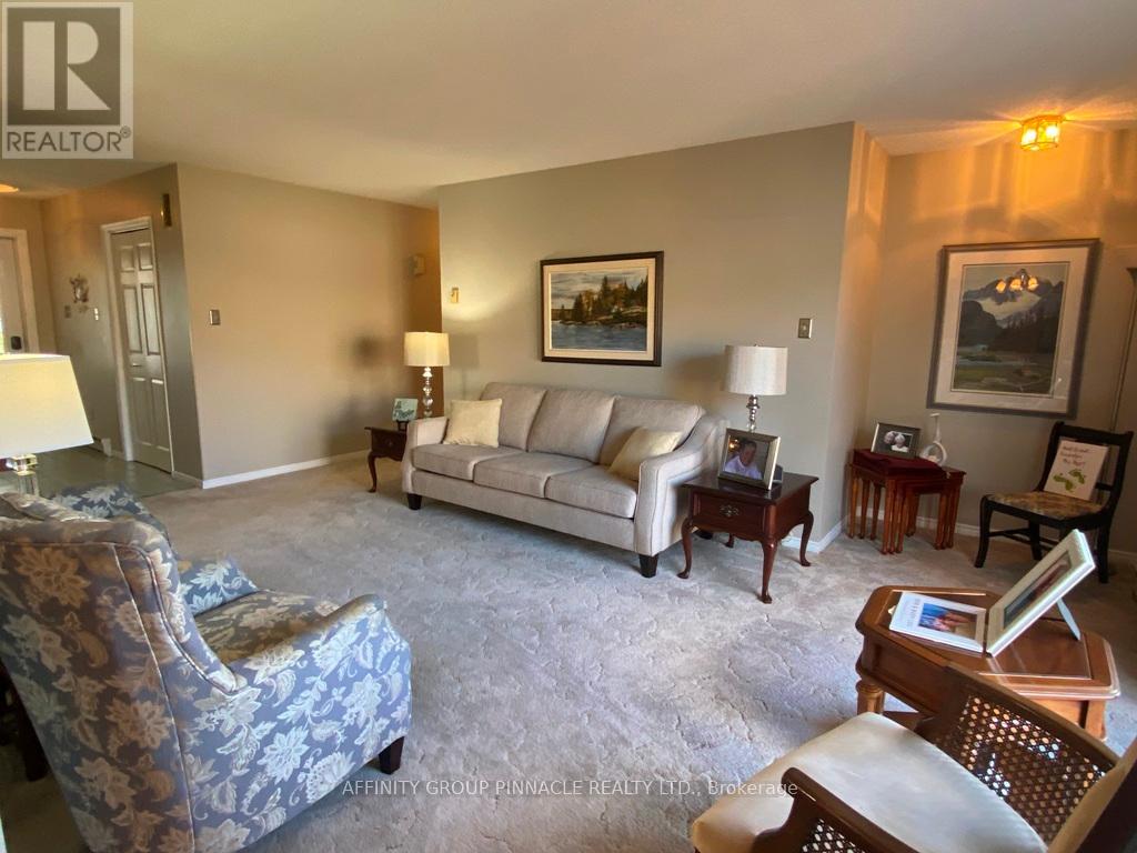 292 Victoria Avenue N, Kawartha Lakes (Lindsay), Ontario  K9V 6A8 - Photo 13 - X12453449