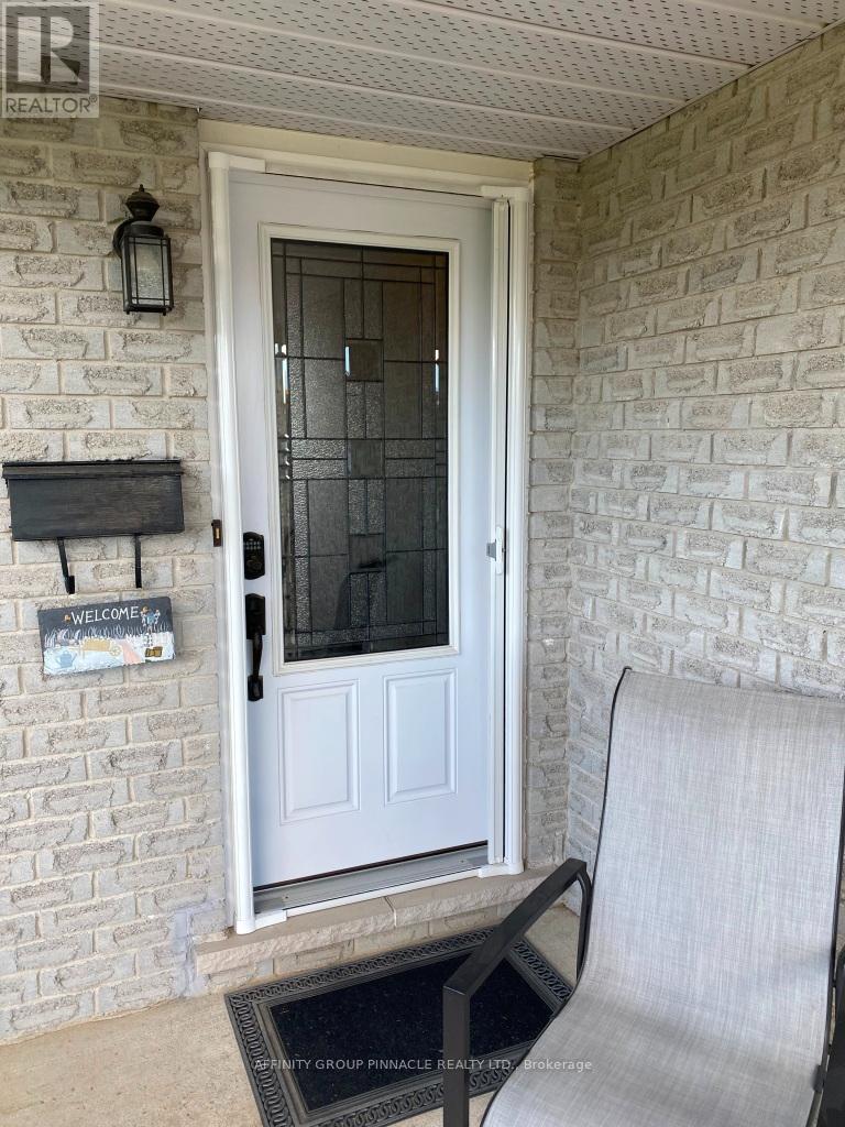 292 Victoria Avenue N, Kawartha Lakes (Lindsay), Ontario  K9V 6A8 - Photo 3 - X12453449