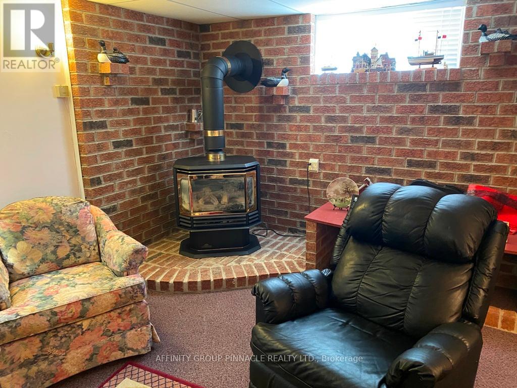 292 Victoria Avenue N, Kawartha Lakes (Lindsay), Ontario  K9V 6A8 - Photo 33 - X12453449