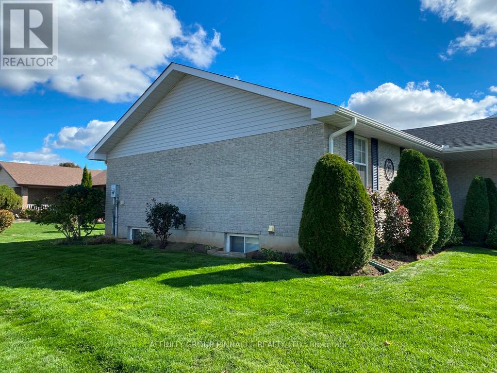 292 Victoria Avenue N, Kawartha Lakes (Lindsay), Ontario  K9V 6A8 - Photo 42 - X12453449