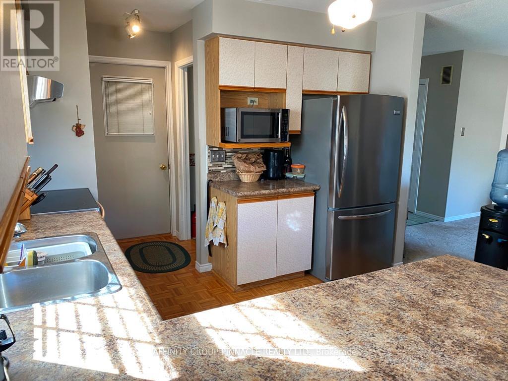 292 Victoria Avenue N, Kawartha Lakes (Lindsay), Ontario  K9V 6A8 - Photo 9 - X12453449