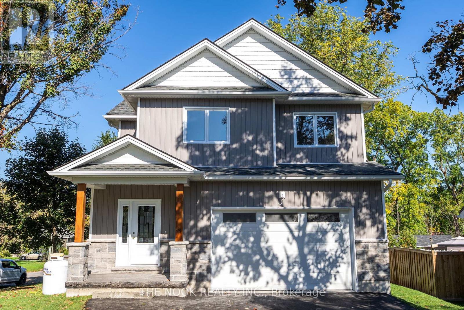 50 Russell Street E, Kawartha Lakes (Lindsay), Ontario  K9V 2A6 - Photo 3 - X12453610
