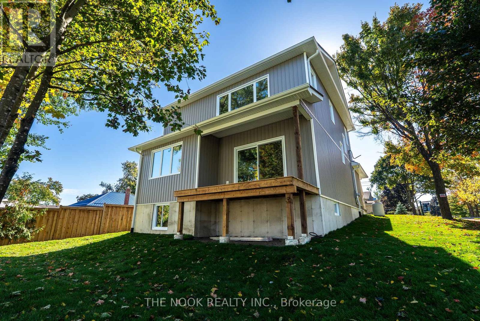 50 Russell Street E, Kawartha Lakes (Lindsay), Ontario  K9V 2A6 - Photo 5 - X12453610