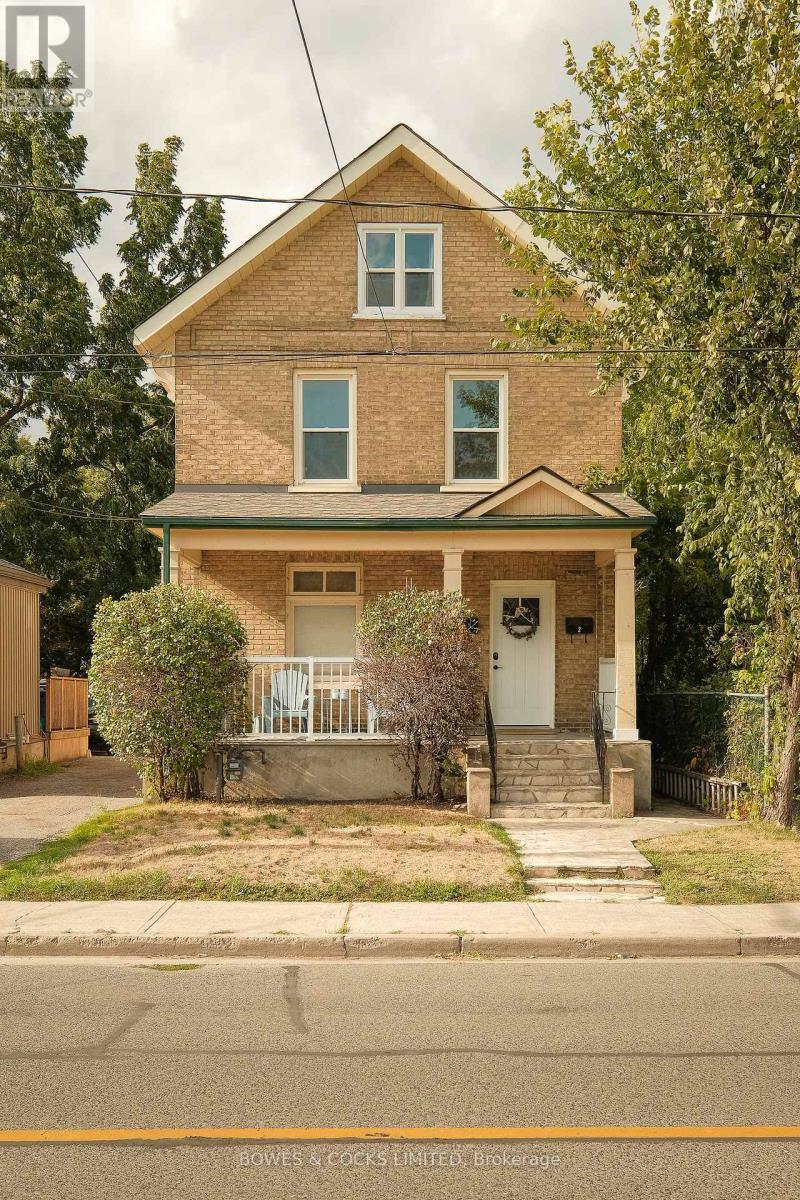 530 Chamberlain Street, Peterborough (Town Ward 3), Ontario  K9J 4L5 - Photo 3 - X12453761