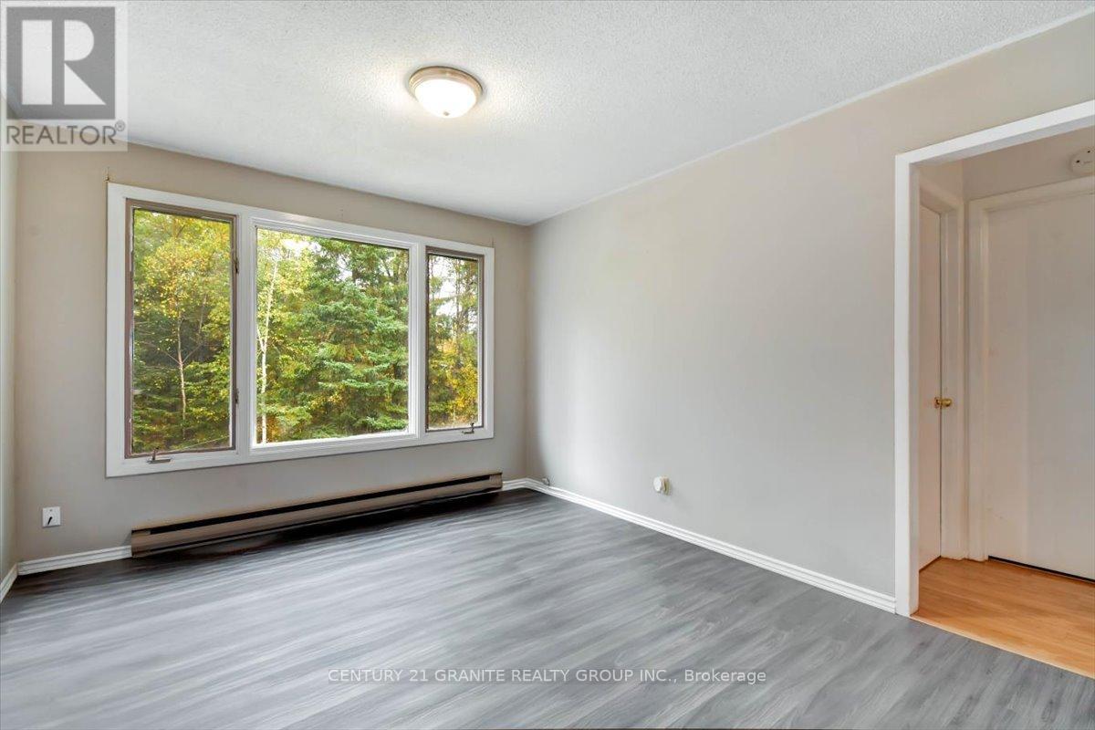 4 Maxwell Settlement Road, Bancroft (Bancroft Ward), Ontario  K0L 1C0 - Photo 16 - X12453851