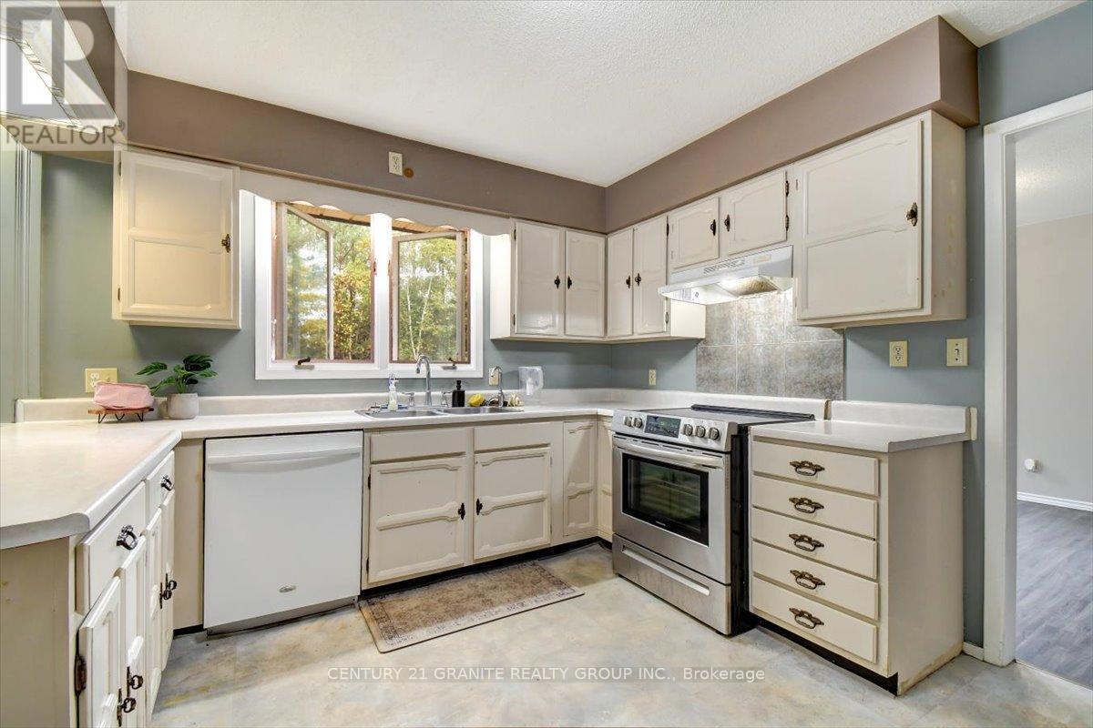 4 Maxwell Settlement Road, Bancroft (Bancroft Ward), Ontario  K0L 1C0 - Photo 18 - X12453851