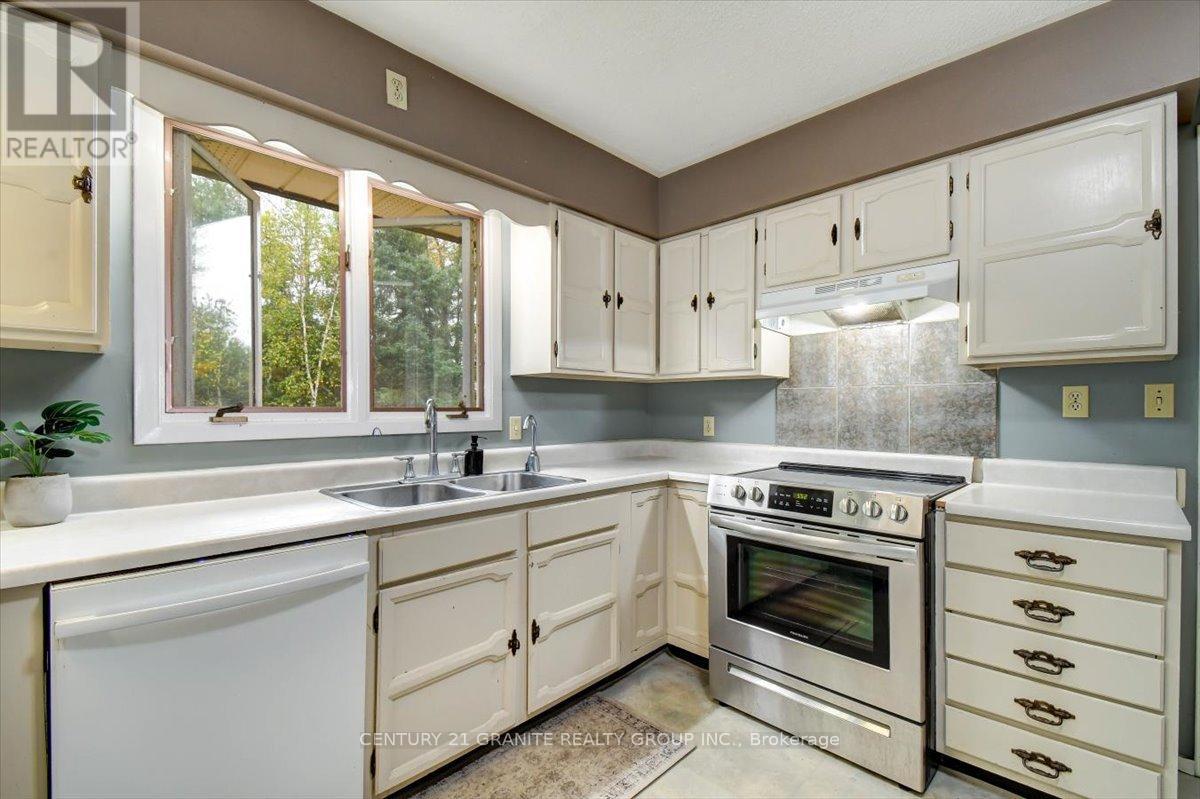 4 Maxwell Settlement Road, Bancroft (Bancroft Ward), Ontario  K0L 1C0 - Photo 19 - X12453851