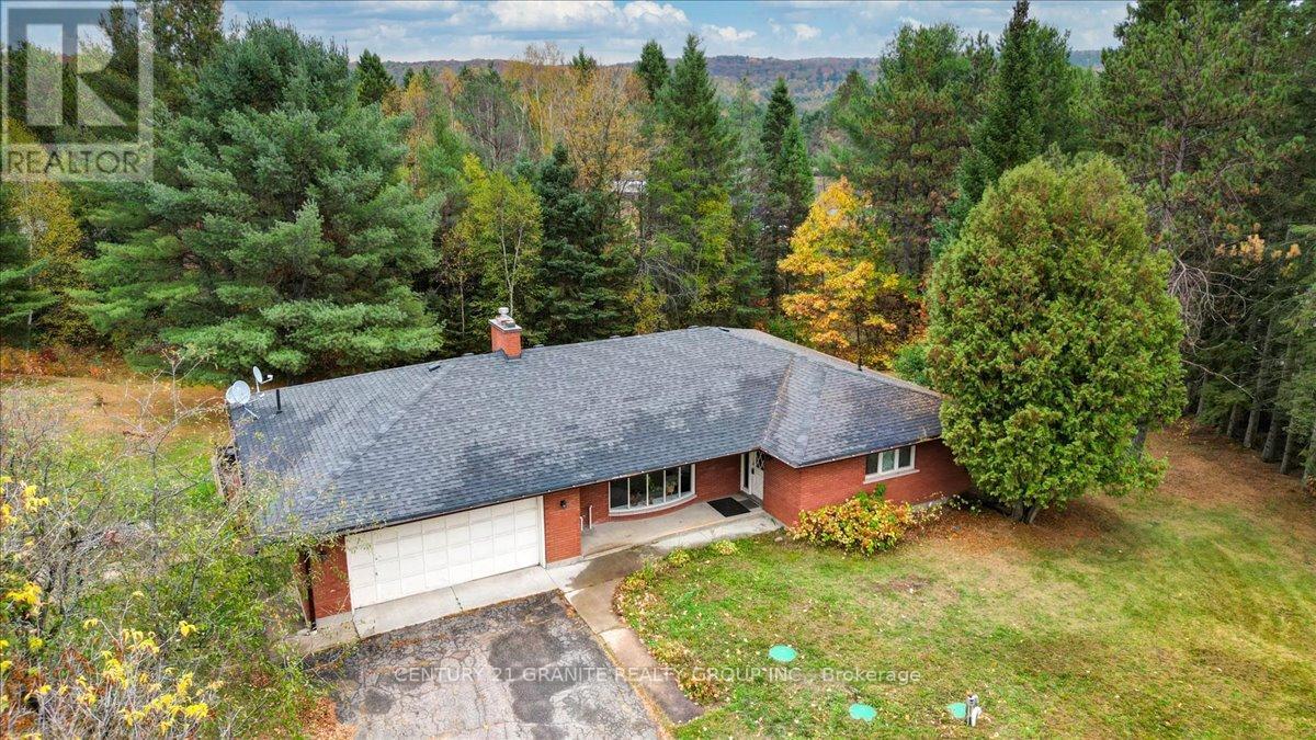 4 Maxwell Settlement Road, Bancroft (Bancroft Ward), Ontario  K0L 1C0 - Photo 2 - X12453851