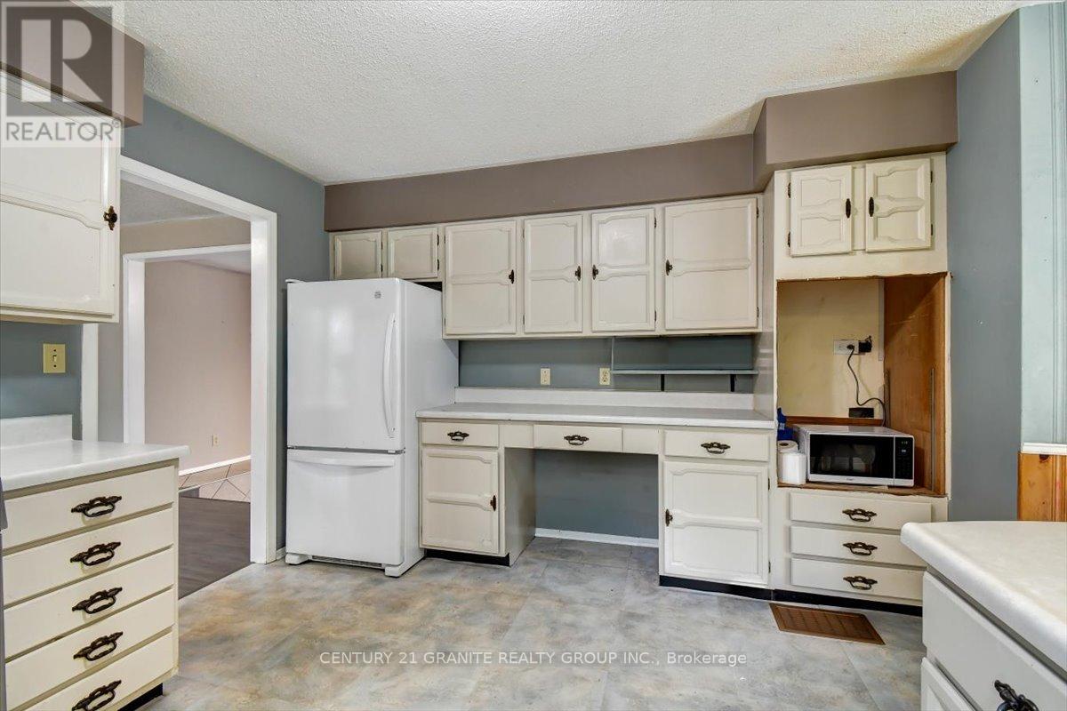 4 Maxwell Settlement Road, Bancroft (Bancroft Ward), Ontario  K0L 1C0 - Photo 22 - X12453851