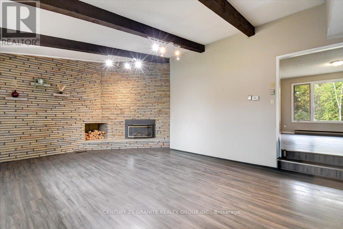 4 Maxwell Settlement Road, Bancroft (Bancroft Ward), Ontario  K0L 1C0 - Photo 7 - X12453851