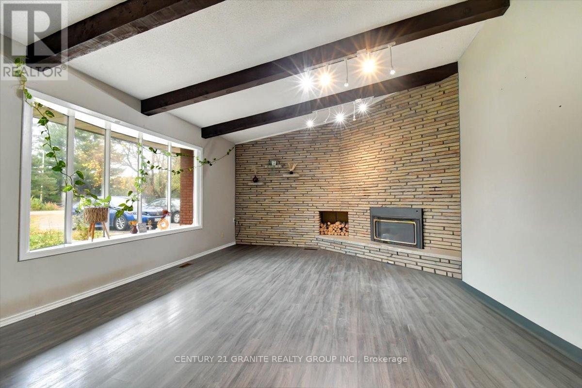 4 Maxwell Settlement Road, Bancroft (Bancroft Ward), Ontario  K0L 1C0 - Photo 8 - X12453851