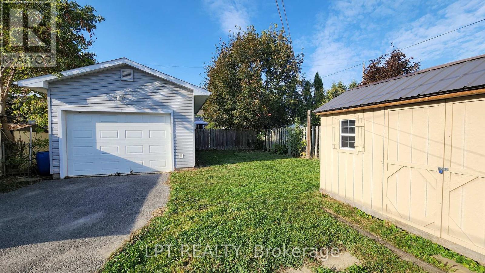 772 Duffus Street, Peterborough (Otonabee Ward 1), Ontario  K9J 4K4 - Photo 17 - X12453738