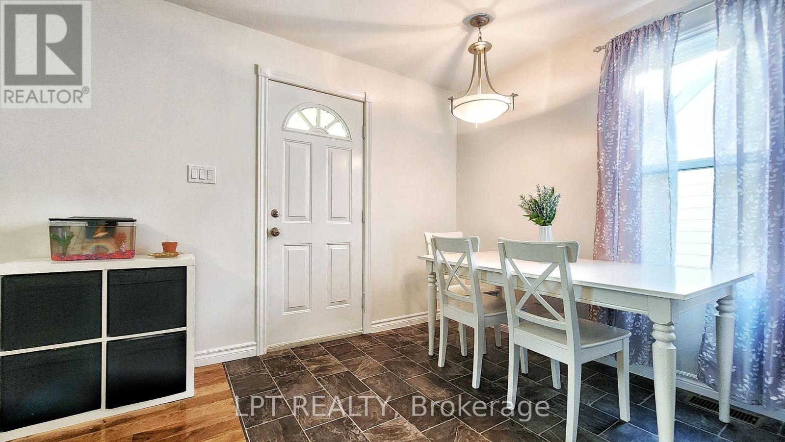 772 Duffus Street, Peterborough (Otonabee Ward 1), Ontario  K9J 4K4 - Photo 4 - X12453738