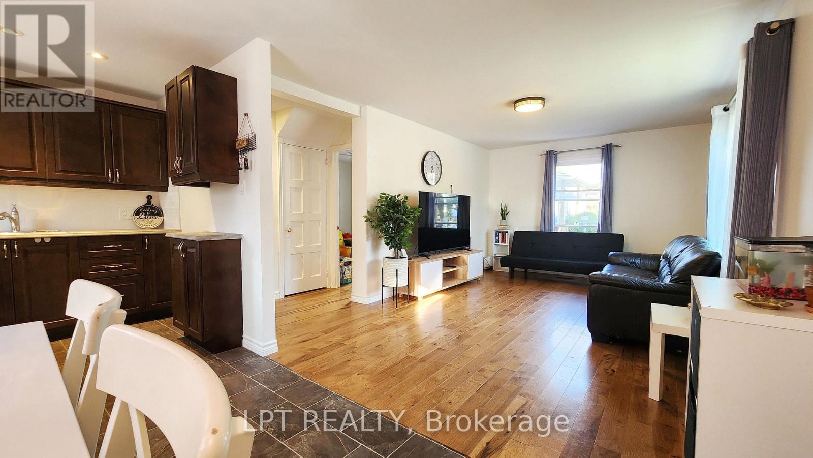 772 Duffus Street, Peterborough (Otonabee Ward 1), Ontario  K9J 4K4 - Photo 7 - X12453738