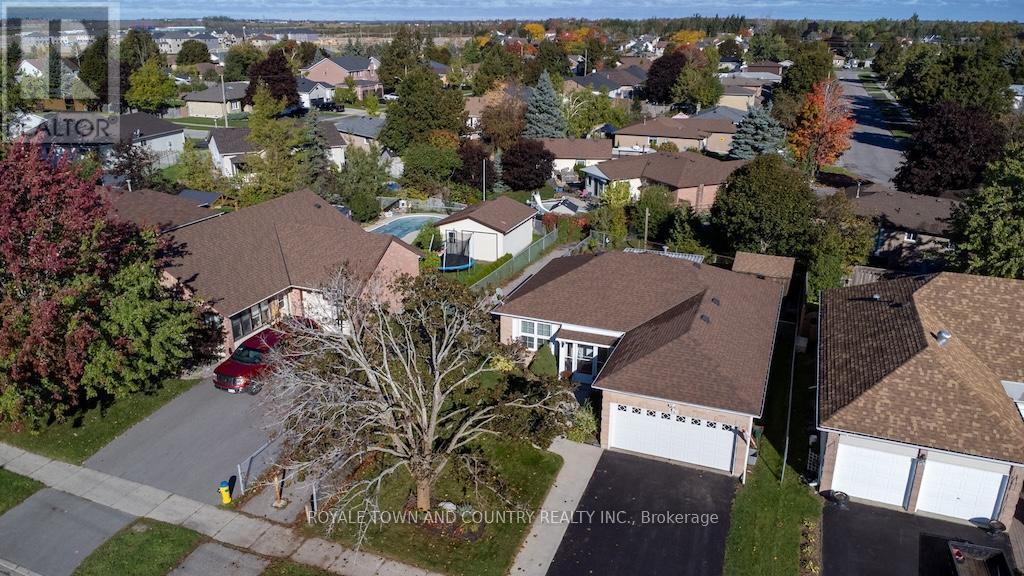 176 Elgin Street, Kawartha Lakes (Lindsay), Ontario  K9V 6B3 - Photo 1 - X12454119