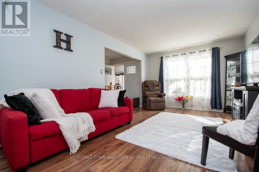 176 Elgin Street, Kawartha Lakes (Lindsay), Ontario  K9V 6B3 - Photo 11 - X12454119