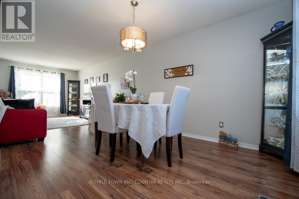 176 Elgin Street, Kawartha Lakes (Lindsay), Ontario  K9V 6B3 - Photo 12 - X12454119