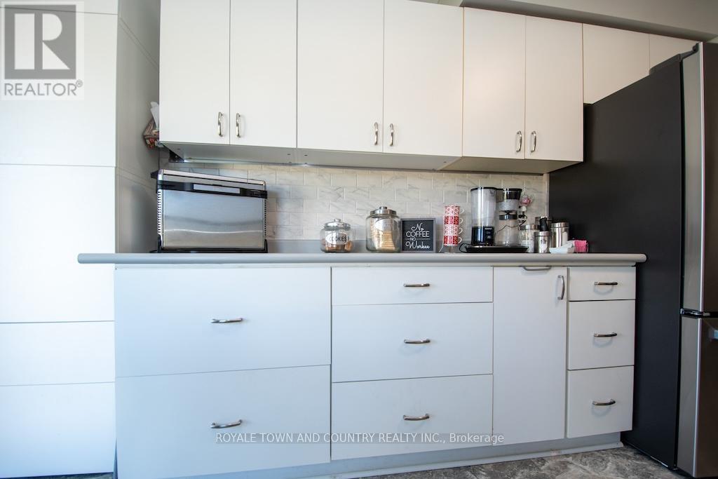 176 Elgin Street, Kawartha Lakes (Lindsay), Ontario  K9V 6B3 - Photo 19 - X12454119