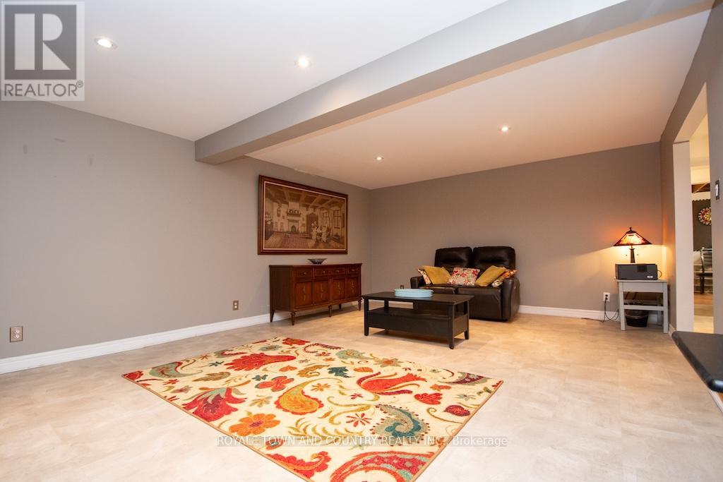 176 Elgin Street, Kawartha Lakes (Lindsay), Ontario  K9V 6B3 - Photo 36 - X12454119