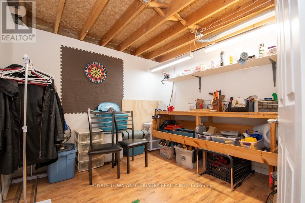 176 Elgin Street, Kawartha Lakes (Lindsay), Ontario  K9V 6B3 - Photo 41 - X12454119