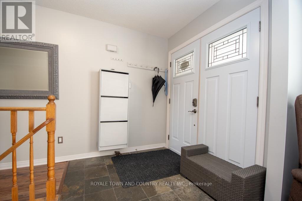 176 Elgin Street, Kawartha Lakes (Lindsay), Ontario  K9V 6B3 - Photo 6 - X12454119